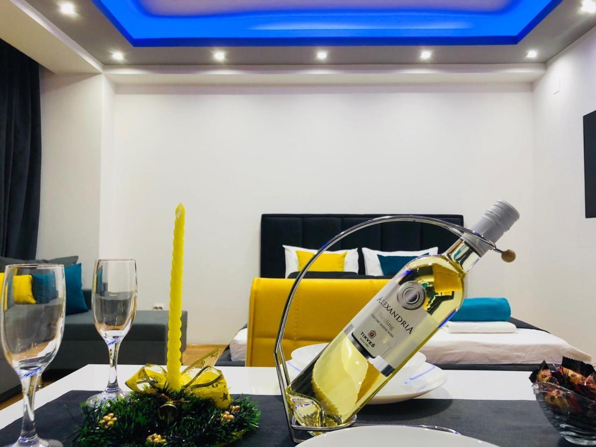 Front Beach Exclusive Apartments สตรูกา ภายนอก รูปภาพ