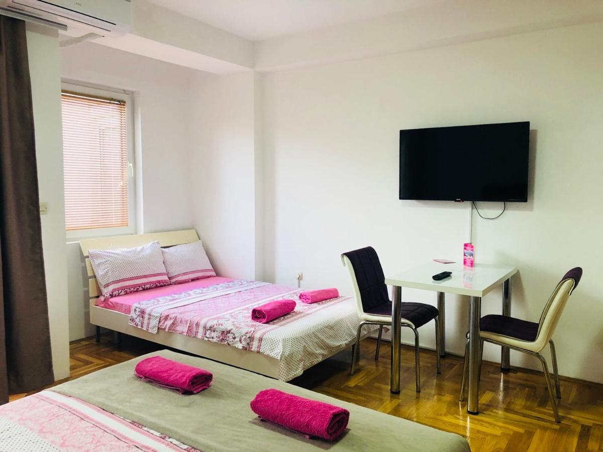 Front Beach Exclusive Apartments สตรูกา ภายนอก รูปภาพ