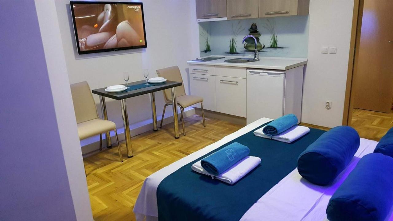 Front Beach Exclusive Apartments สตรูกา ภายนอก รูปภาพ