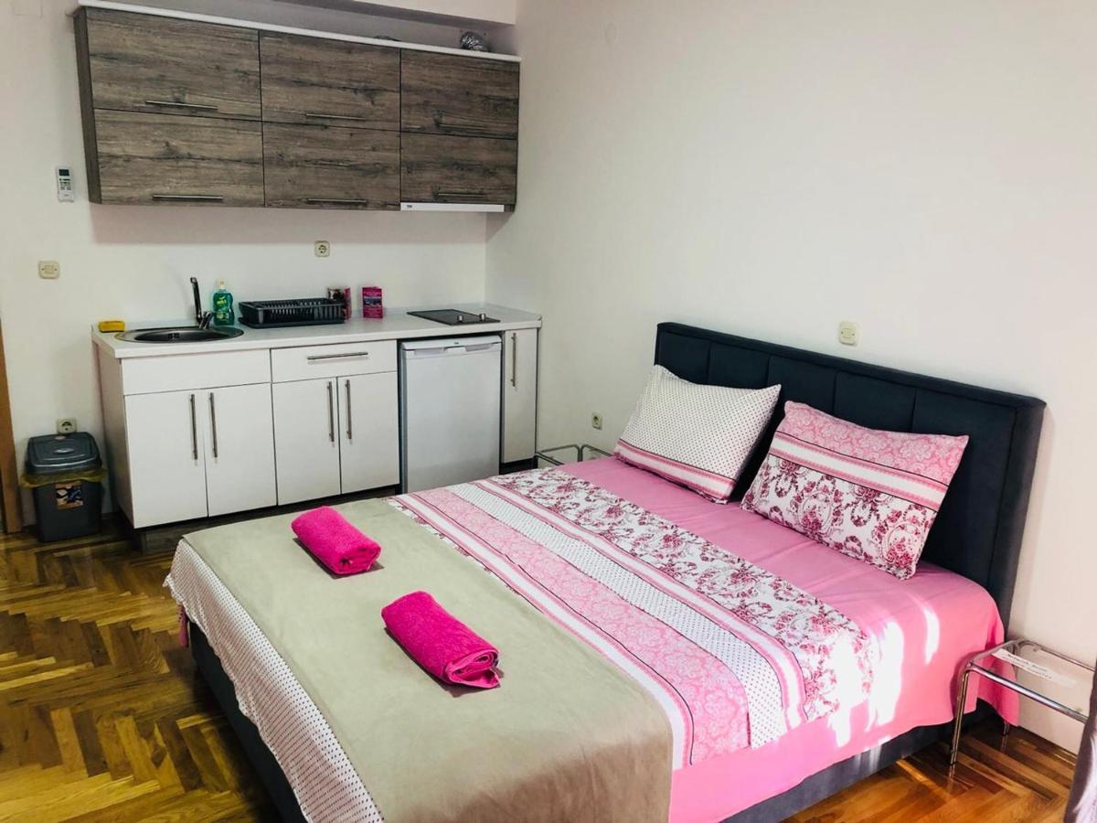 Front Beach Exclusive Apartments สตรูกา ภายนอก รูปภาพ