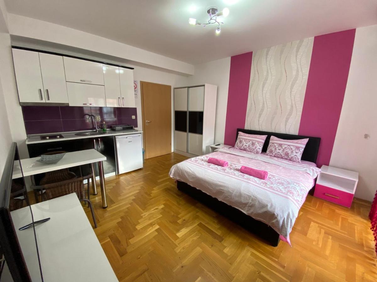 Front Beach Exclusive Apartments สตรูกา ภายนอก รูปภาพ