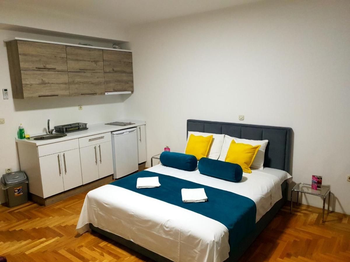 Front Beach Exclusive Apartments สตรูกา ภายนอก รูปภาพ