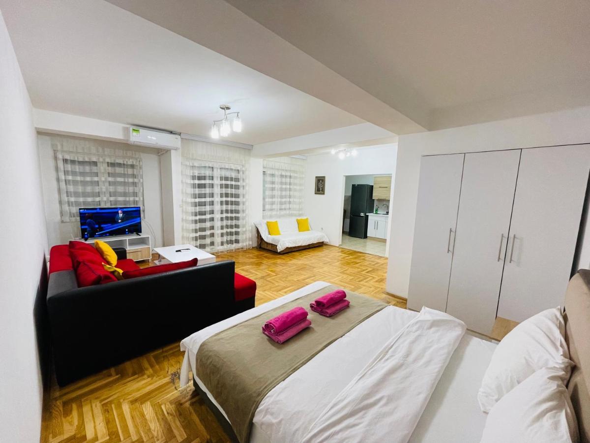 Front Beach Exclusive Apartments สตรูกา ภายนอก รูปภาพ