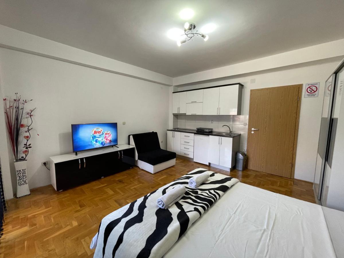 Front Beach Exclusive Apartments สตรูกา ภายนอก รูปภาพ