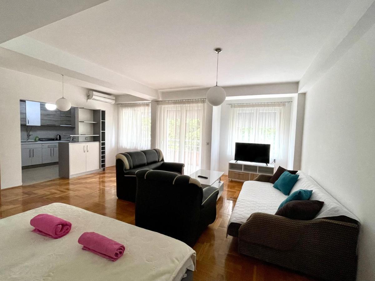 Front Beach Exclusive Apartments สตรูกา ภายนอก รูปภาพ