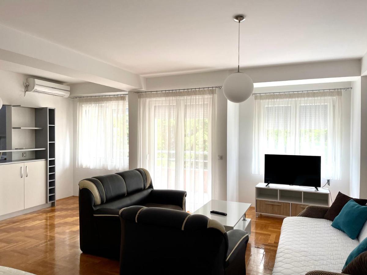 Front Beach Exclusive Apartments สตรูกา ภายนอก รูปภาพ