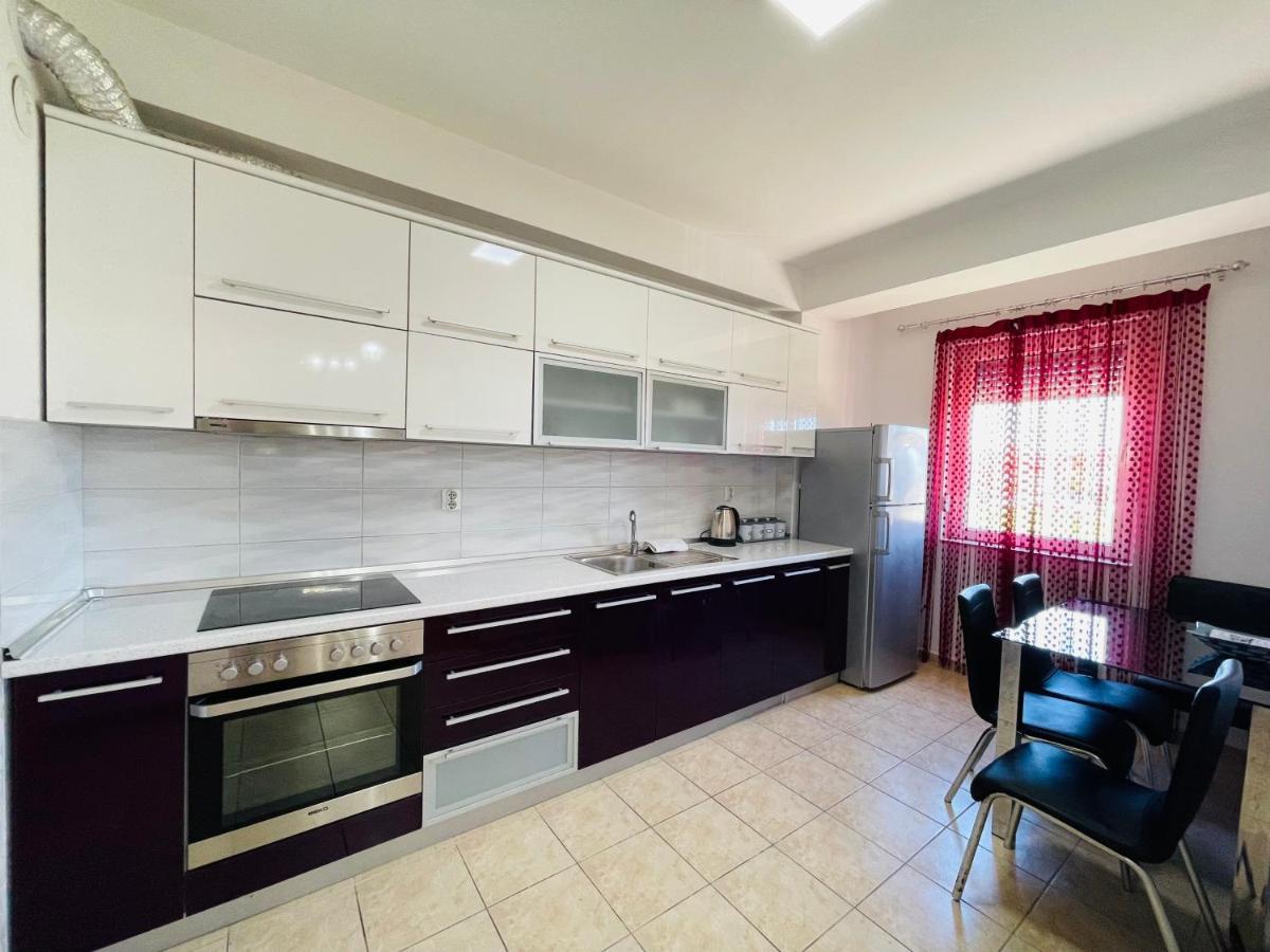 Front Beach Exclusive Apartments สตรูกา ภายนอก รูปภาพ