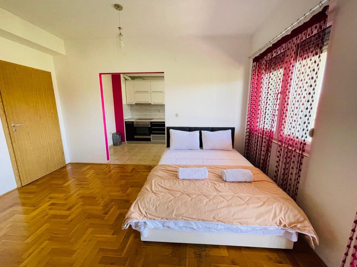 Front Beach Exclusive Apartments สตรูกา ภายนอก รูปภาพ