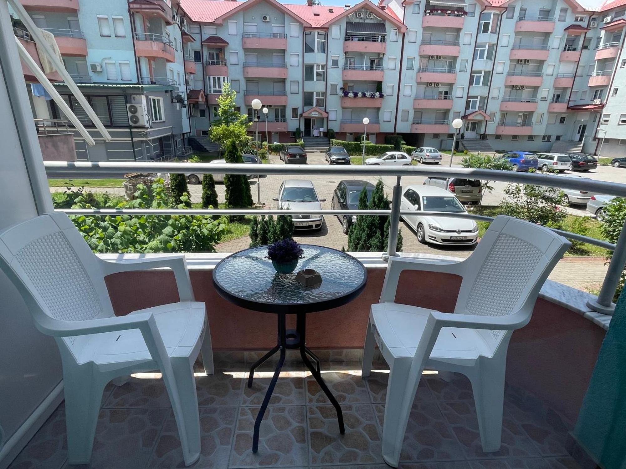 Front Beach Exclusive Apartments สตรูกา ภายนอก รูปภาพ