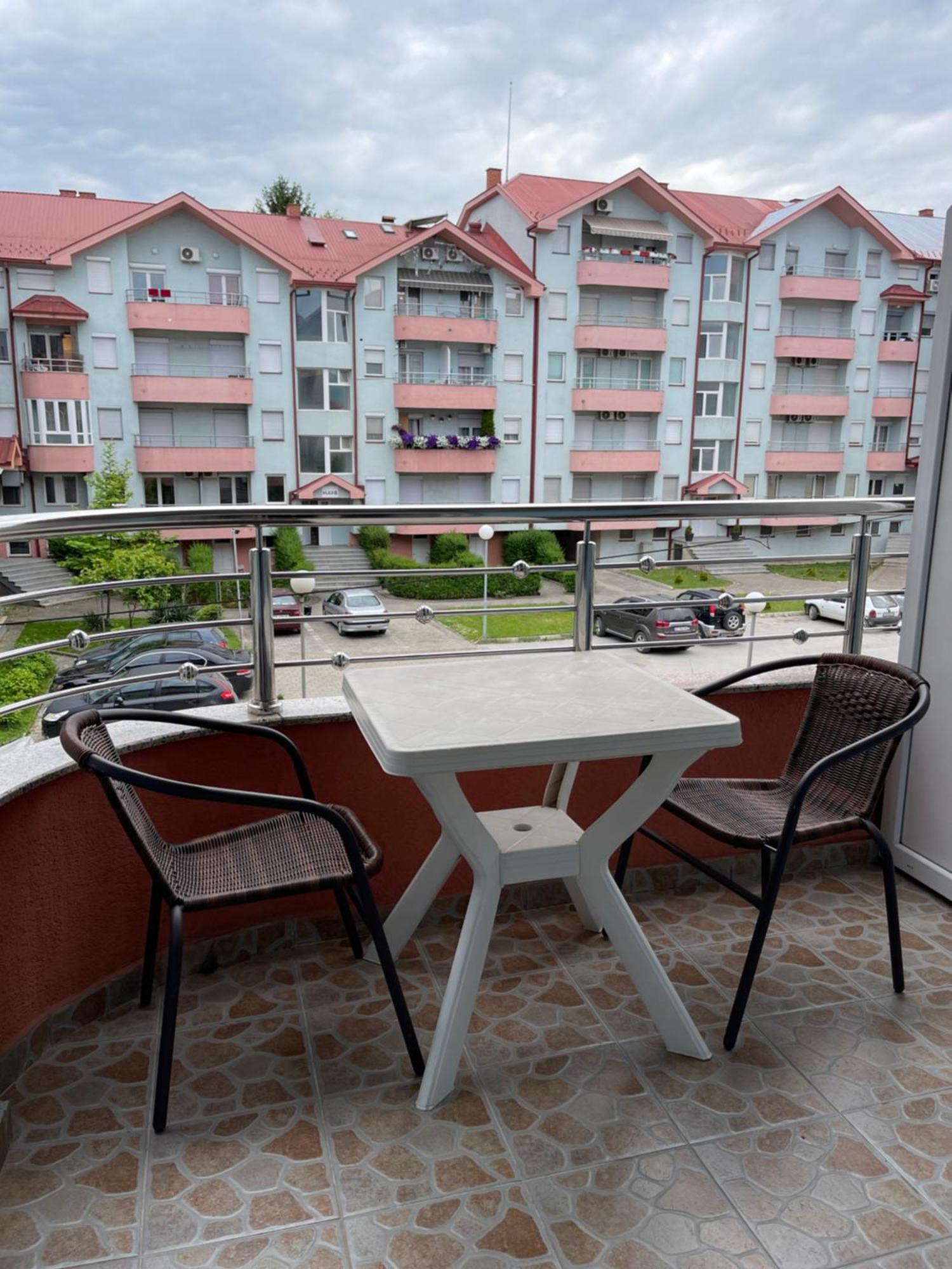 Front Beach Exclusive Apartments สตรูกา ภายนอก รูปภาพ