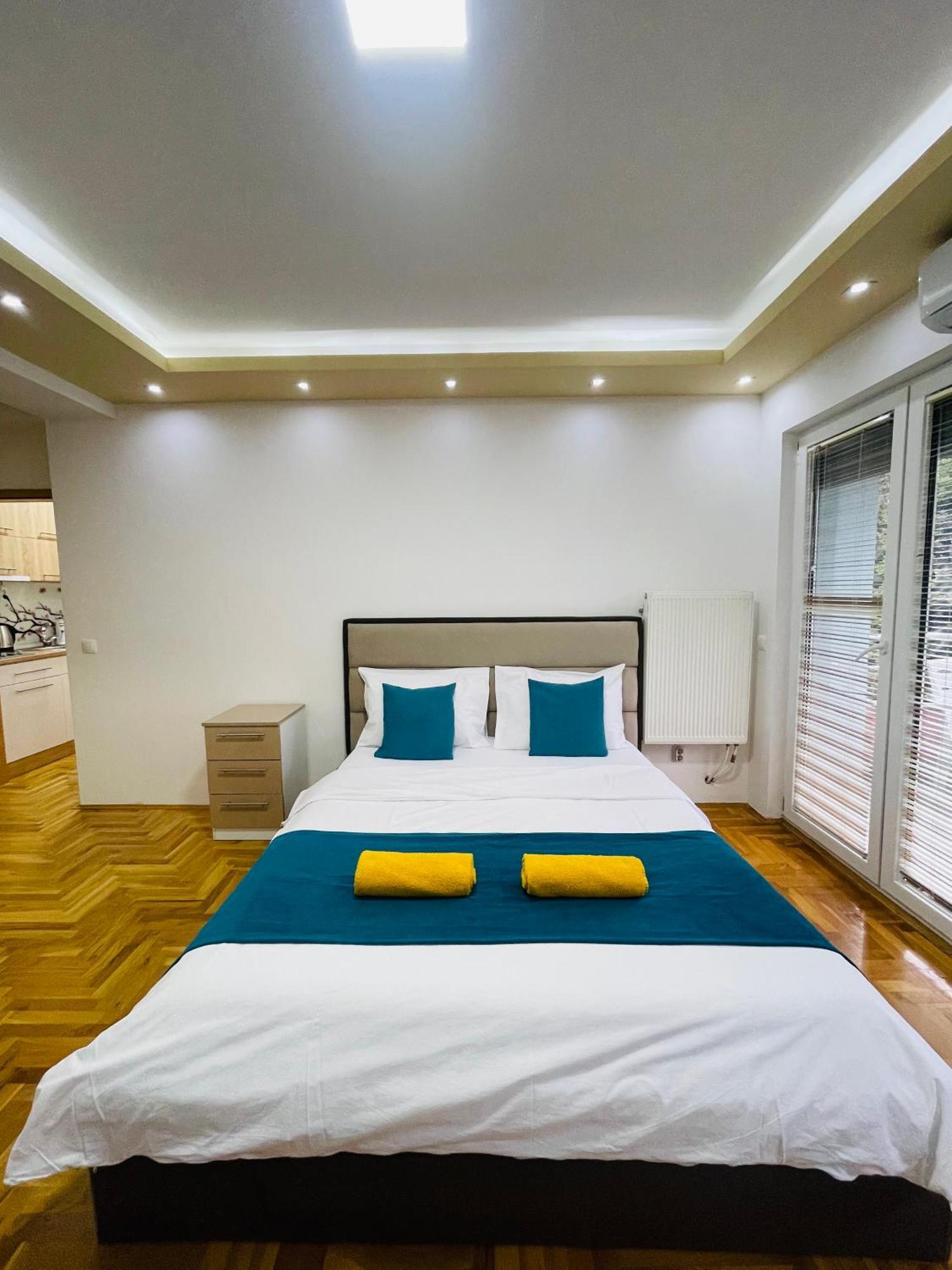 Front Beach Exclusive Apartments สตรูกา ภายนอก รูปภาพ