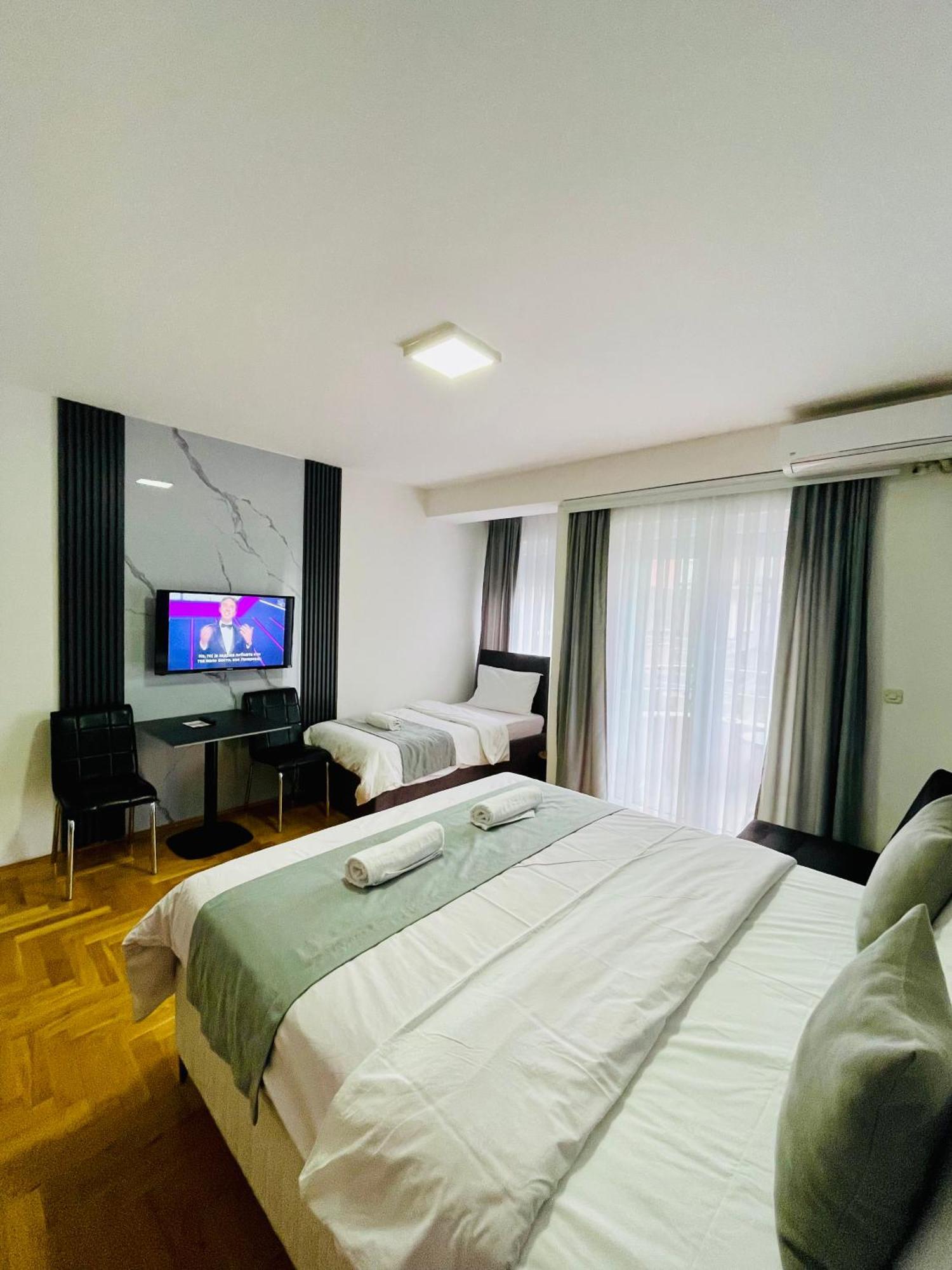 Front Beach Exclusive Apartments สตรูกา ภายนอก รูปภาพ
