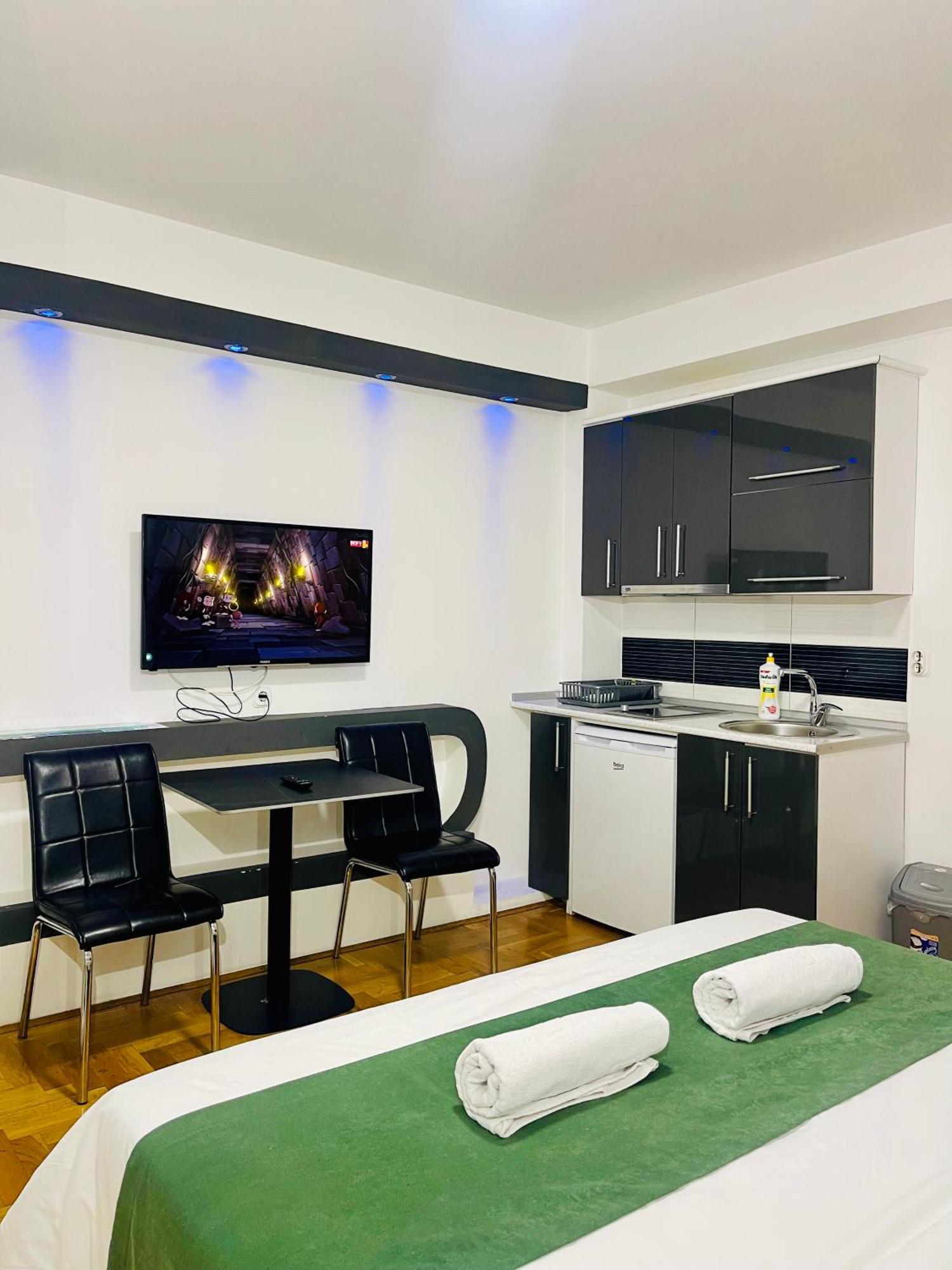 Front Beach Exclusive Apartments สตรูกา ภายนอก รูปภาพ